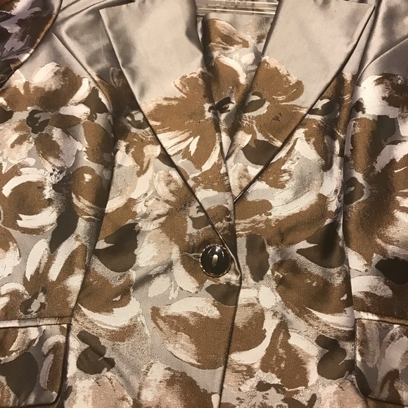 Perfect for Fall suit - Picture 3 of 4